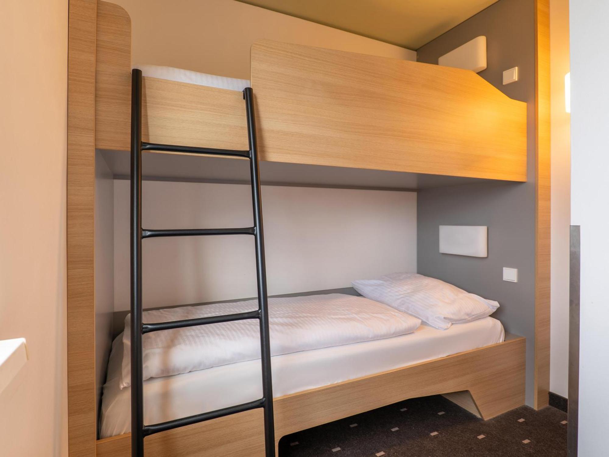 B&B Hotel Stuttgart-Airport/Messe Dış mekan fotoğraf